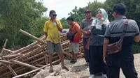 Jembatan Hasil Swadaya Ambrol Diterjang Banjir, Akses Warga di Semarang Terputus