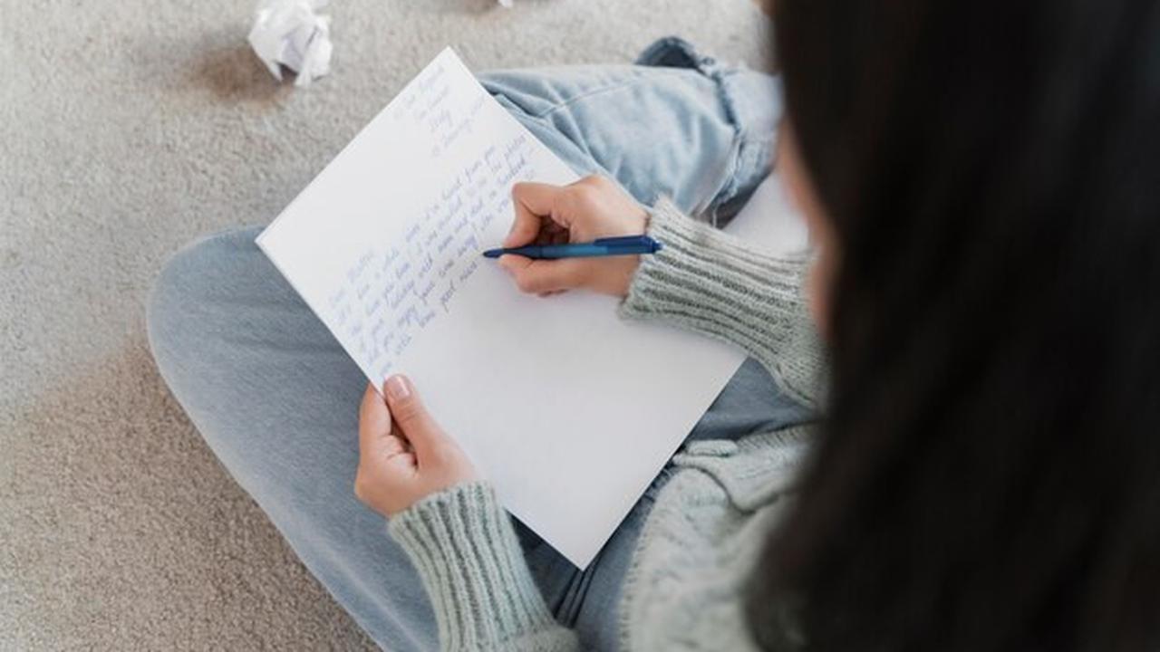 Ilustrasi menulis, surat pribadi