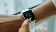 How to restart an Apple Watch. (Photo: Luke Chesser/Unsplash)