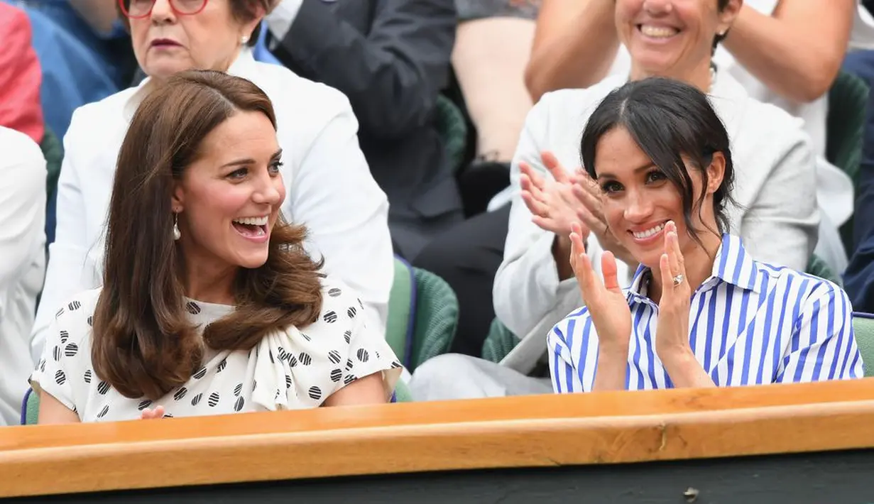 Kate Middleton dan Meghan Markle akhirnya tampil bersaa di pertandingan tenis perempuan, Wimbledon. (Getty Images - Karwai Tang/Comsopolitan)