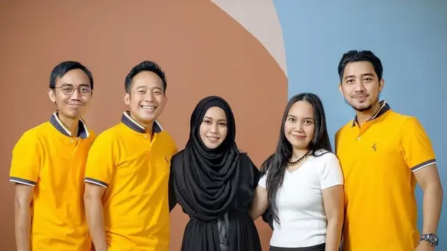 Disebut Mirip Aldebaran, Ini 6 Potret Dede Fajar Kurniawan Adik Bungsu Denny Cagur