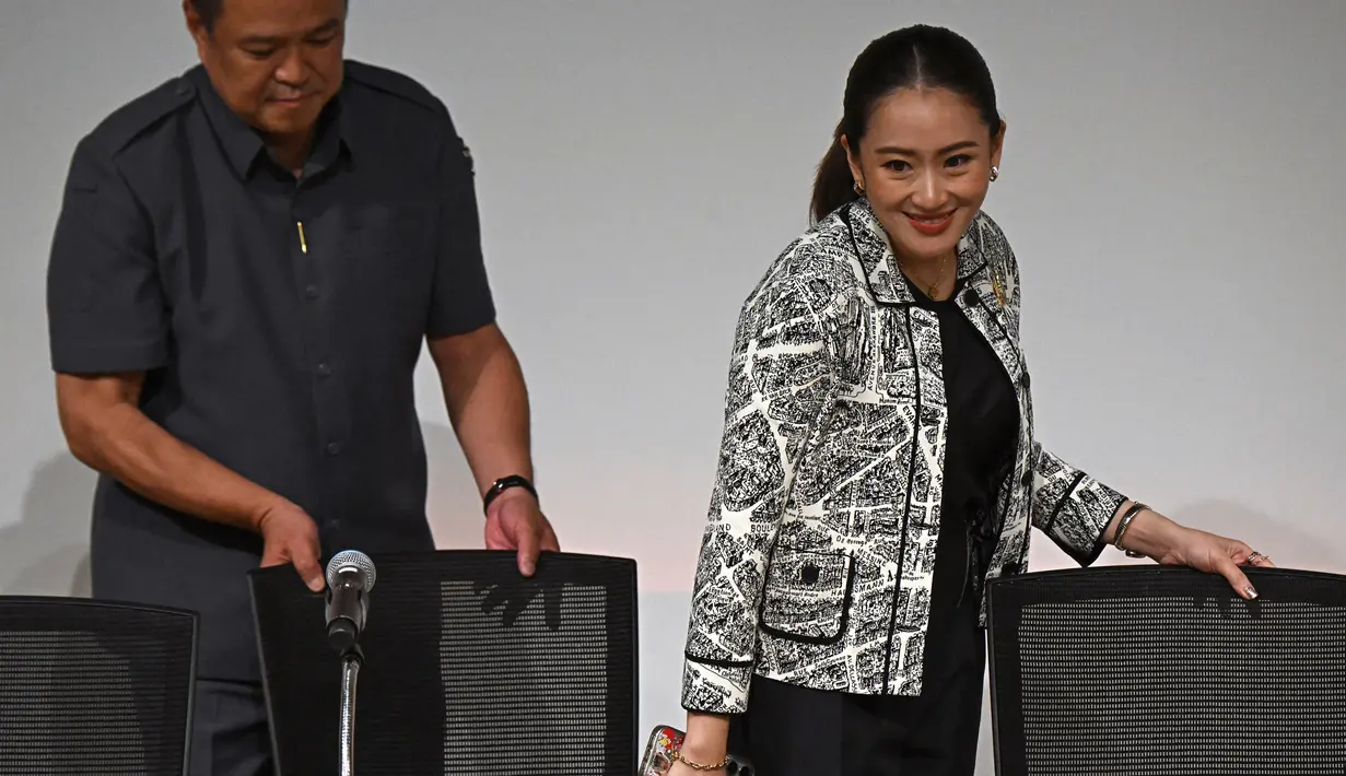 Paetongtarn Shinawatra merupakan putri bungsu mantan Perdana Menteri Thailand, Thaksin Shinawatra. (Lillian SUWANRUMPHA/AFP)