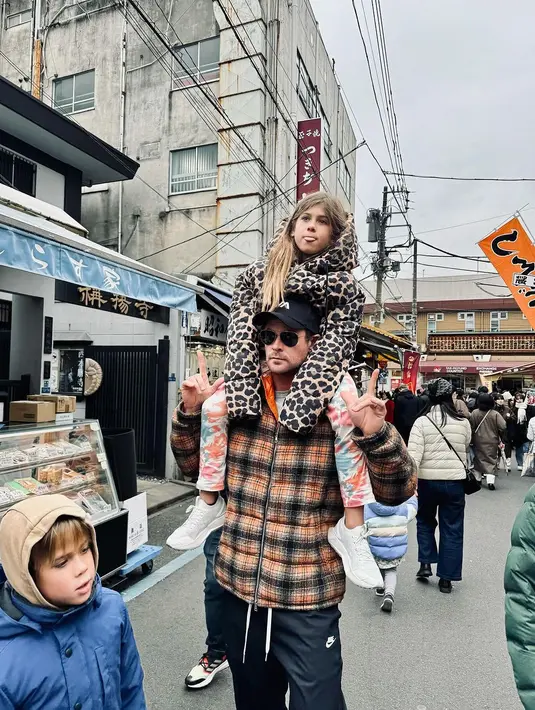 Chris Hemsworth liburan ke Jepang bersama keluarga. [Foto: Instagram/chrishemsworth]