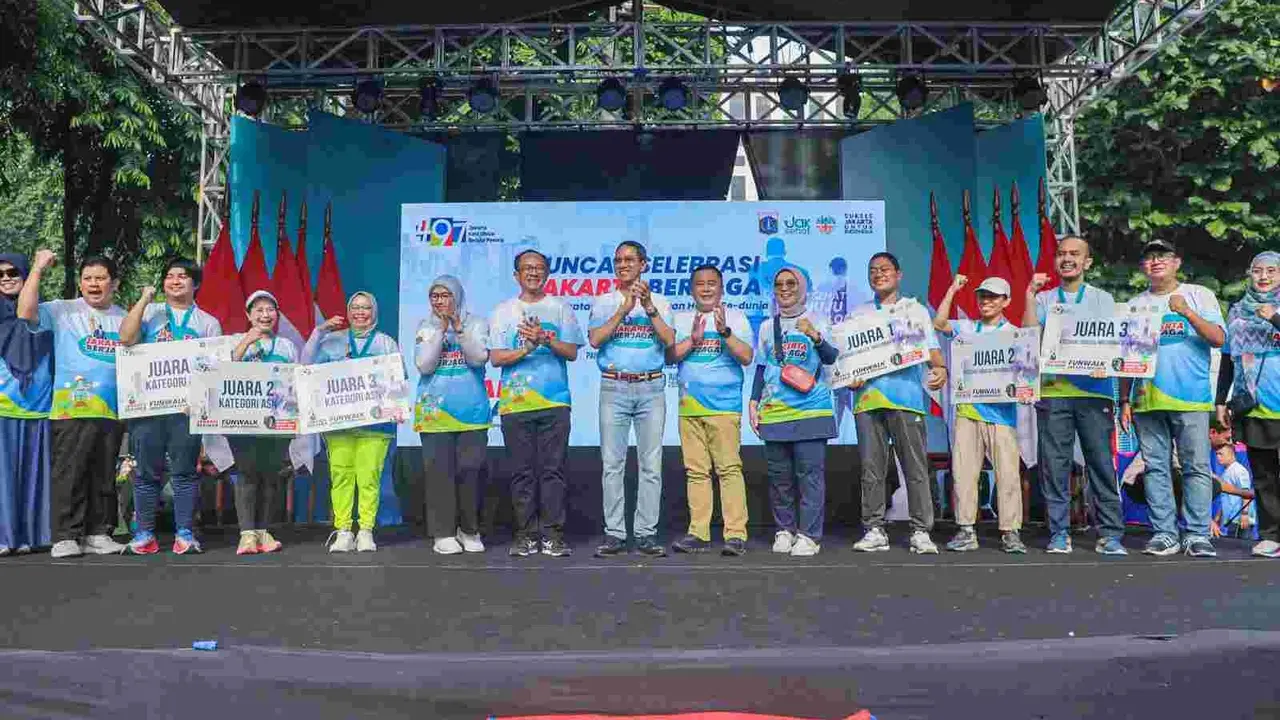 Pemerintah Provinsi (Pemprov) Jakarta berhasil memecahkan Rekor MURI untuk kategori 'Jalan Kaki 7.500 Langkah per Hari oleh ASN Terbanyak'.