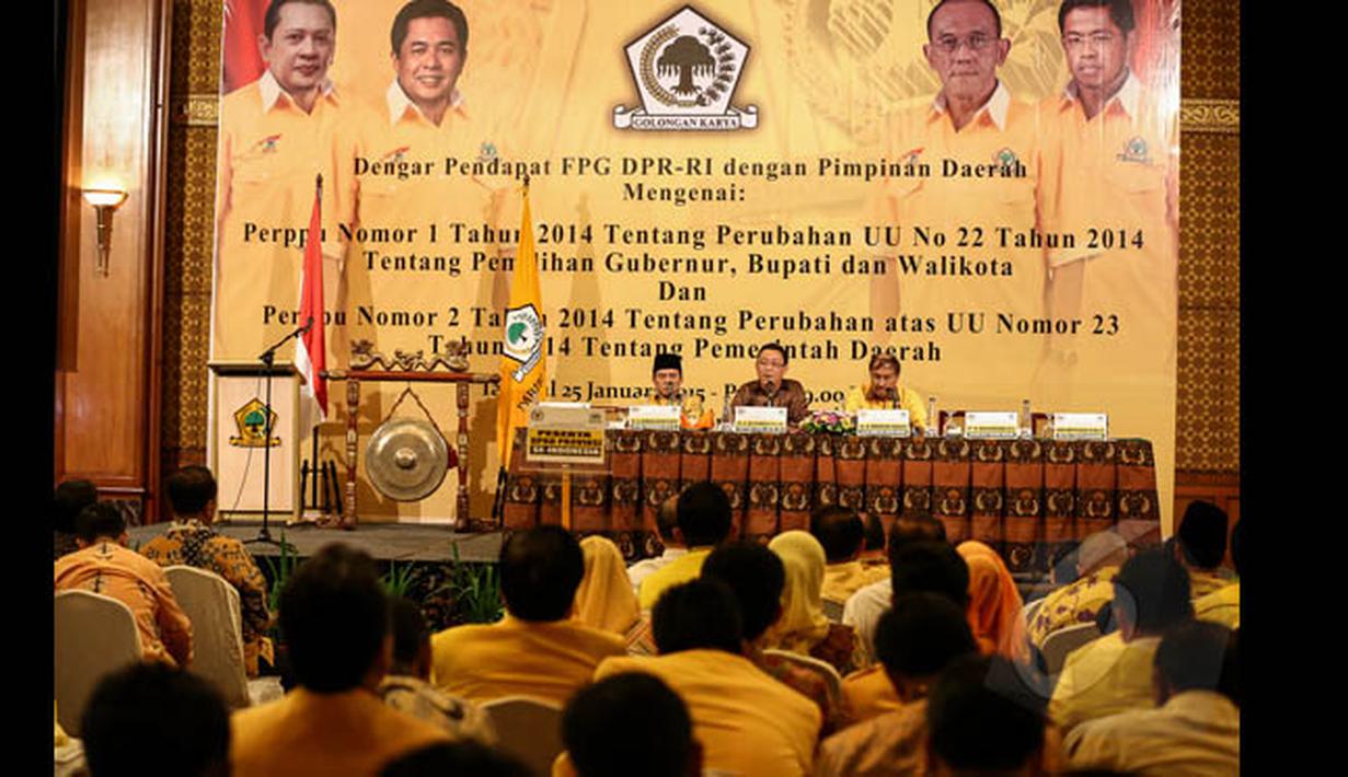 Rapat tersebut terkait ditetapkannya UU Perppu No 1 Tahun 2014 tentang Pilkada dan UU Perppu No 2 Tahun 2014 tentang Pemda, UU Perppu No 1/2014 dan UU Perppu No 2/2014 tentang Pemerintahan Daerah, Minggu (25/1). (Liputan6.com/Faizal Fanani)