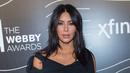 Kim Kardashian saat menghadiri Webby Awards di New York City pada 16 Mei 2016. Kim menempati urutan kedua wanita tercantik versi sains dengan poin 91,39 persen. (AFP PHOTO/Mark Sagliocco)