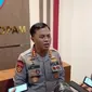 Kepala Bidang Propam Kombes Johanes Setiawan memberikan keterangan pers soal setoran bawahan ke atasan di Brimob Polda Riau. (Liputan6.com/M Syukur)