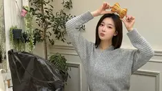 Lee Sian bukan hanya seorang influencer dan model lepas, tapi sebelumnya juga dikenal sebagai mantan trainee idol. Lee Sian memiliki pengalaman mengikuti dua program survival K-Pop terkenal, yaitu Idol School dan Produce 48 yang ditayangkan oleh Mnet. (Liputan6.com/IG/@youseeany)