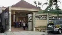 Puluhan Rumah Dibongkar - Rumah Milik Eks Bupati Digerebek 