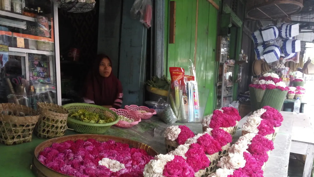 Warung Makanan Roh Halus