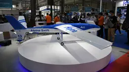 Orang-orang mengunjungi Pameran Drone Internasional Shenzhen ke-5 di Provinsi Guangdong, China selatan (13/9/2020). Kongres Drone Dunia 2020 dan Pameran Drone Internasional Shenzhen ke-5 dibuka di Shenzhen pada Minggu (13/9). (Xinhua/Wang Feng)