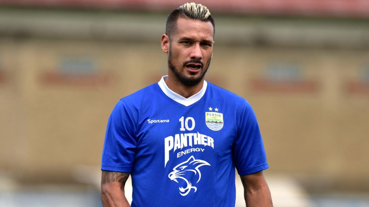Gelandang Persib Bandung Raphael Maitimo (Liputan6.com / Kukuh Saokani)