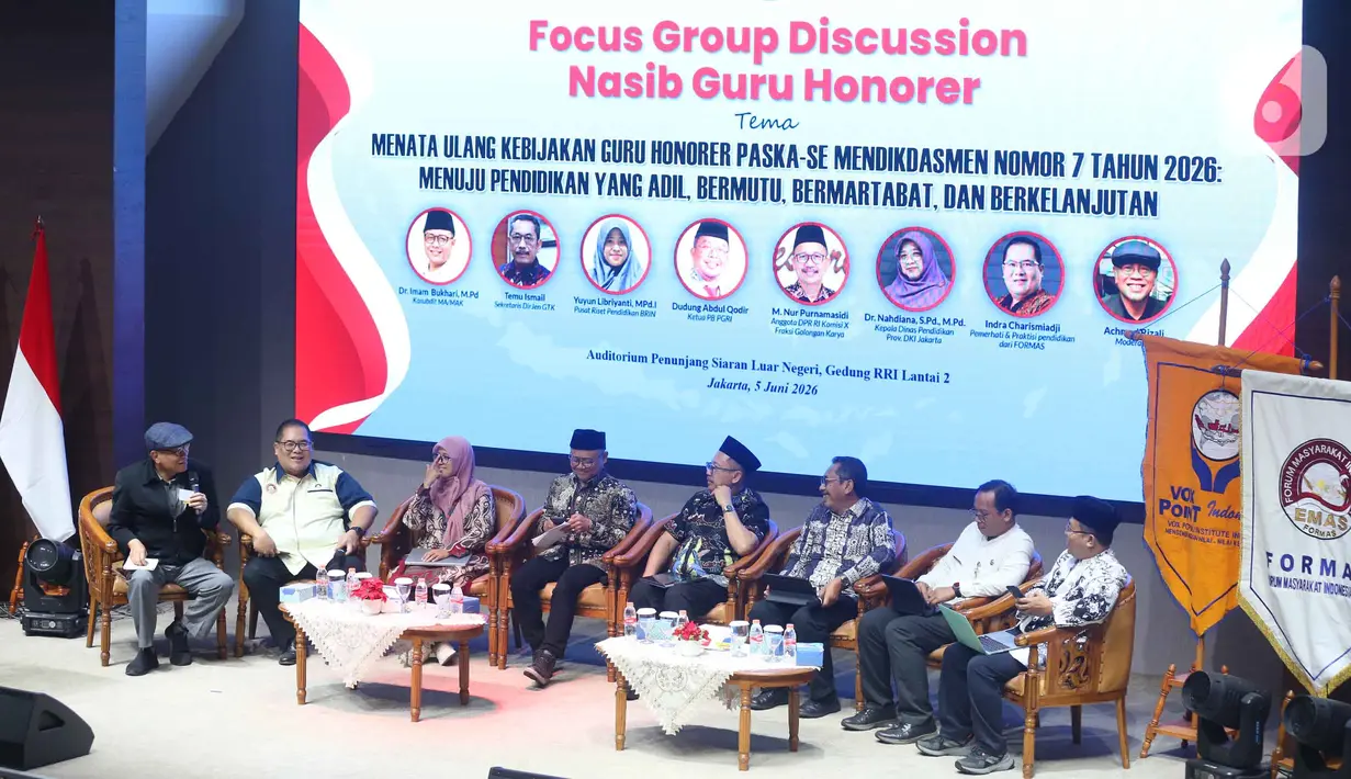 Sejumlah pembicara melakukan pemaparan saat Focus Group Discussion (FGD) yang digelar Forum Masyarakat Indonesia Emas (FORMAS) di Auditorium Penunjang Siaran Luar Negeri, Gedung Radio Republik Indonesia (RRI), Jakarta, Jumat (5/6/2026). (Liputan6.com/Helmi Fithriansyah)