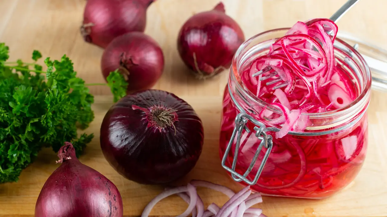 acar bawang merah
