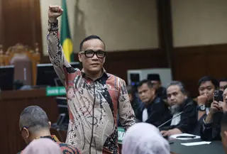Mantan Wakil Menteri Ketenagakerjaan (Wamenaker), Immanuel Ebenezer Gerungan alias Noel, saat mengikuti sidang pembacaan tuntutan dari Jaksa Penuntut Umum (JPU) atas kasus dugaan pemerasan dan penerimaan gratifikasi terkait pengurusan sertifikasi Keselamatan dan Kesehatan Kerja (K3) di lingkungan kementerian Ketenagakerjaan di Pengadilan Tindak Pidana Korupsi, Jakarta, Senin (18/5/2026). (Kapanlagi.com/Budy Santoso)