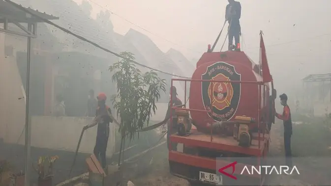 Permukiman Dekat Bandara Syamsudin Noor Dikepung Asap Kebakaran Hutan