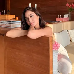 Outfit Resort Wear Colorfull Salshabilla Adriani Liburan ke Bali. [@salshabillaadr]