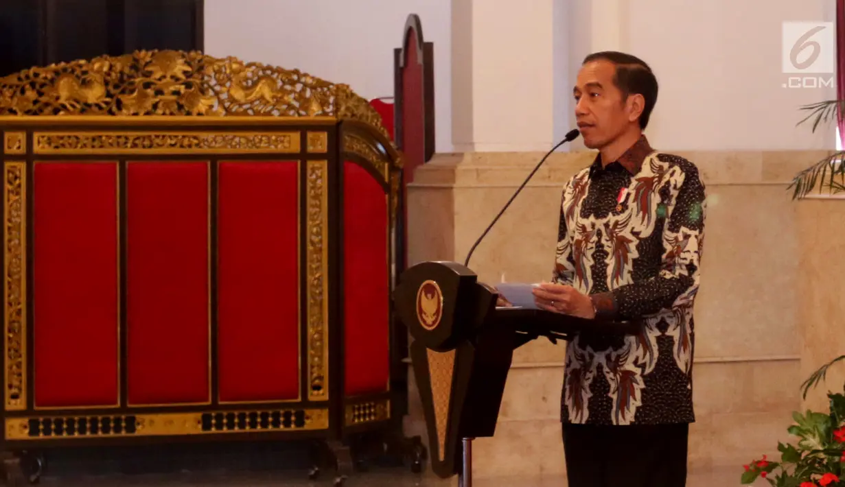 Presiden Joko Widodo atau Jokowi memberikan pengarahan dalam Rapat Koordinasi Nasional Pengendalian Kebakaran Hutan dan Lahan di Istana Negara, Jakarta, Selasa (6/8/2019). Jokowi menyampaikan tak mau kebakaran hutan dan lahan (karhutla) 2015 terulang kembali. (Liputan6.com/Angga Yuniar)