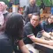 Bacagub Jakarta Pramono Anung berbincang dengan anak-anak muda di sebuah restoran hits di kawasan Kemang, Jakarta Selatan. (Merdeka.com)