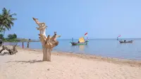 Pantai Kelapa Tuban (Sumber: Dinas Pariwisata Kabupaten Tuban)