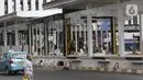 Kondisi halte transjakarta Senen yang masih tahap penyelesaian, Jakarta, Jumat (9/10/2020). Unjuk rasa menentang disahkannya Omnibus Law UU Cipta Kerja berujung aksi anarkis merusak berbagai fasilitas umum pada Kamis malam (8/10). (Liputan6.com/Helmi Fithriansyah)