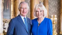 Potret terbaru Raja Charles III dan Ratu Permaisuri Camilla jelang acara penobatan di Westminster Abbey pada 6 Mei 2023. (dok. Instagram @theroyalfamily/https://www.instagram.com/p/CqoPL-Csuey/Dinny Mutiah)