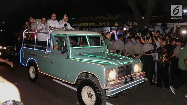 Tiba di KPU, Pasangan Jokowi-Ma`ruf Naik Mobil Land Rover Jadul