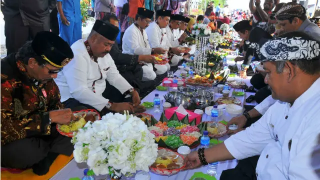 Tradisi Beseprah, Adat Budaya Erau Kabupaten Kutai Kartanegara (Kukar)