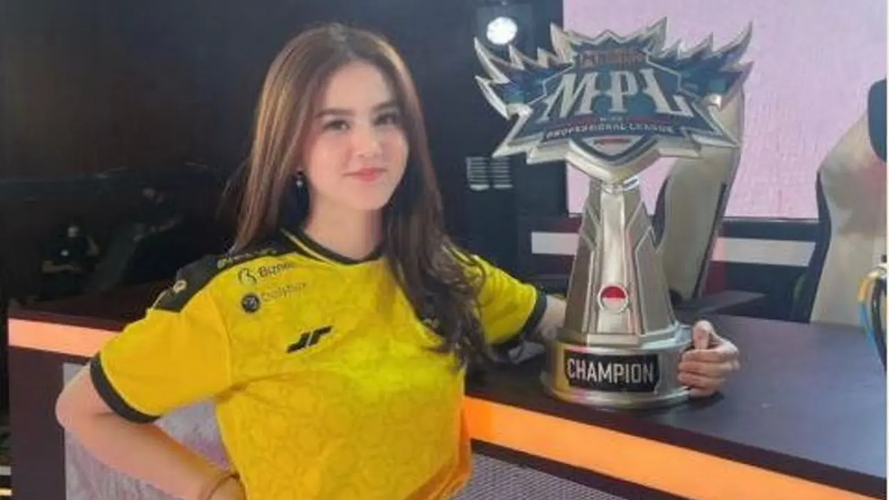 Lulus Sekolah Fesyen, Anisa Rahim Jadi Brand Ambassador Tim ESport