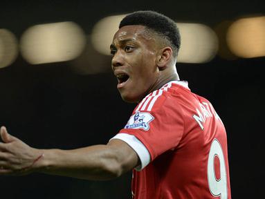 Pada hari jadinya Anthony Martial, gagal memberikan MU kemenangan saat melawan West Ham pada laga Liga Premier Inggris di Stadion Old Trafford, Inggris, Sabtu (5/12/2015). (AFP Photo/Oli Scarff)