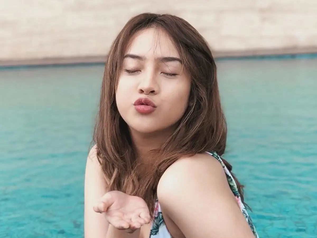 FOTO: Pose Menggoda Anya Geraldine dengan Tubuh Aduhai - Photo Liputan6.com