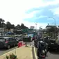 Jalur Puncak Bogor macet diserbu wisawatan. (Liputan6.com/Achmad Sudarno)