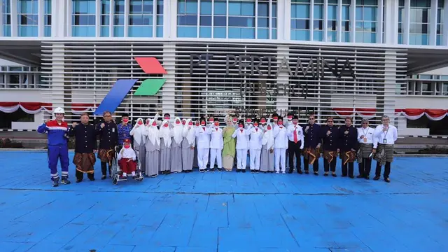 PT Pertamina (Persero) menggelar Upacara HUT ke-77 Kemerdekaan Republik Indonesia di lokasi Kilang Refinery Unit (RU) IV Cilacap. (Dok. Pertamina)