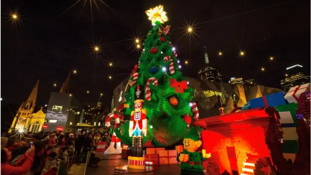 Lego hingga Perhiasan, 6 Pohon Natal Unik dari Penjuru Dunia
