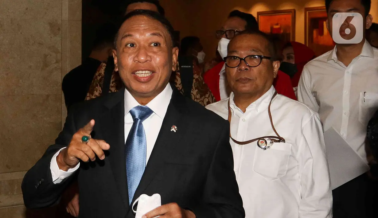 <p>Menteri Pemuda dan Olahraga (Menpora), Zainudin Amali tiba pada Kongres Luar Biasa (KLB) PSSI di Hotel Shangri-La, Jakarta Pusat, Kamis (16/2/2023). Adapun selain Erick Thohir dan La Nyalla, terdapat dua calon ketua umum PSSI lainnya, yakni Arif Putra Wicaksono dan Doni Setiabudi. (Liputan6.com/Herman Zakharia)</p>