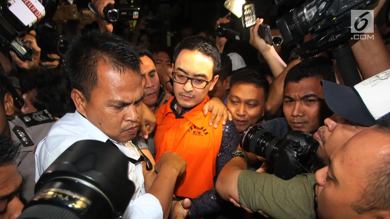 Resmi Ditahan KPK, Zumi Zola Kenakan Rompi Oranye