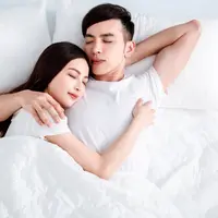 Ilustrasi pasangan tidur/copyrightshutterstock/Tom Wang