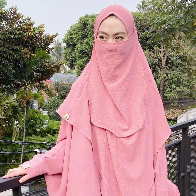 6 Potret Shindy Putri Kakak Ria Ricis Pakai Cadar, Makin Anggun