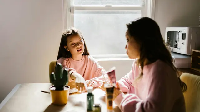 Cara Membimbing Anak Remaja Mengambil Keputusan Sendiri dengan Bijak