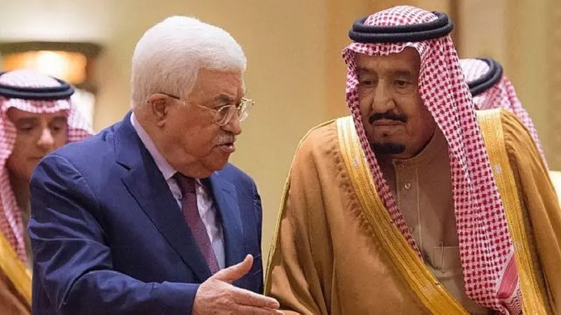 Presiden Palestina Mahmoud Abbas dan Raja Salman saat bertemu di Riyadh, Arab Saudi, pada 20 Desember 2017