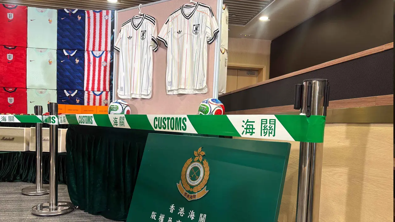 Bea Cukai Hong Kong Sita Ratusan Barang Palsu Bertema Piala Dunia 2026