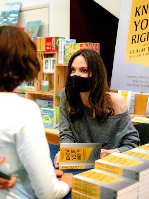 Kokraklari osilgan etuk ayollar videolari