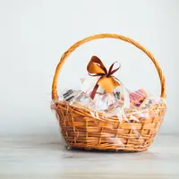 parcel lebaran/shutterstock