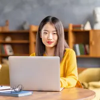 ilustrasi perempuan bekerja/Nata Bene/Shutterstock