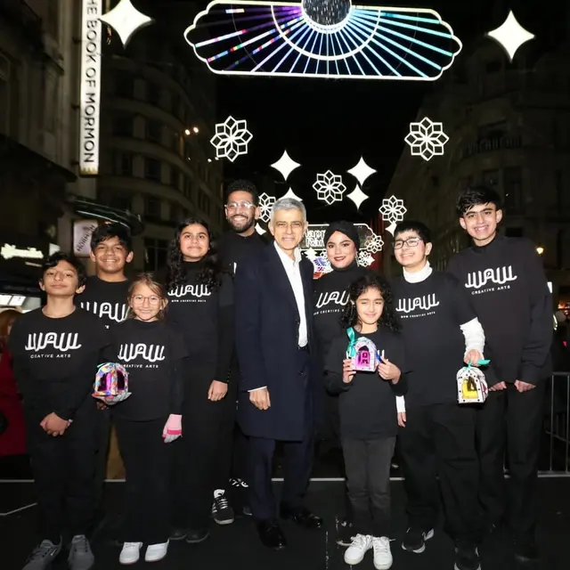 Piccadilly Circus London Kembali Semarak Sambut Ramadan 2025, Ada Instalasi Cahaya hingga Jajanan Halal