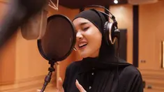 Penampilan Cita Citata belakangan ini disorot warganet. Pelantun &ldquo;Sakitnya Tuh Di Sini&rdquo; dan &ldquo;Goyang Dumang&rdquo; kini pakai hijab. Ini tampak di sejumlah unggahan di medsos. Kali pertama ia mengunggah foto berhijab pada 3 Agustus 2022. Dengan busana muslim hitam polos yang dipadukan jilbab berwarna senada, penampilan Cita Citata tampak simpel elegan. (Foto: Dok. Instagram @cita_citata)