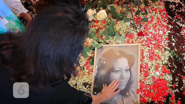 [Bintang] Di Mata Frans Mohede, Ibu Amara Lingua Adalah Sosok yang Menyenangkan