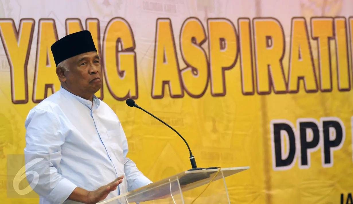 Plt Ketua KPK, Taufiequrachman Ruki memberikan pandangan pada diskusi RUU KUHP Mewujudkan Hukum Pidana Nasional yang Aspiratif dan KeIndonesiaan di DPP Partai Golkar, Jakarta, Jumat (27/11/2015). (Liputan6/Helmi Fithriansyah)