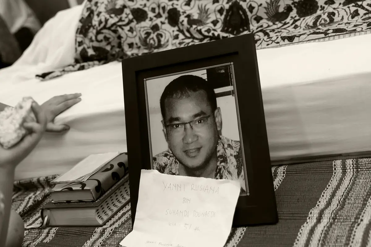 Jenazah Yanni Libels