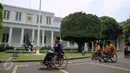 Penyandang disabilitas diundang ke Istana Negara menghadiri peringatan Hari Disabilitas Internasional 2015, Jakarta, Kamis (3/12/2015). Presiden berjanji untuk membangun pabrik dengan karyawan khusus penyandang disabilitas. (Liputan6.com/Faizal Fanani)